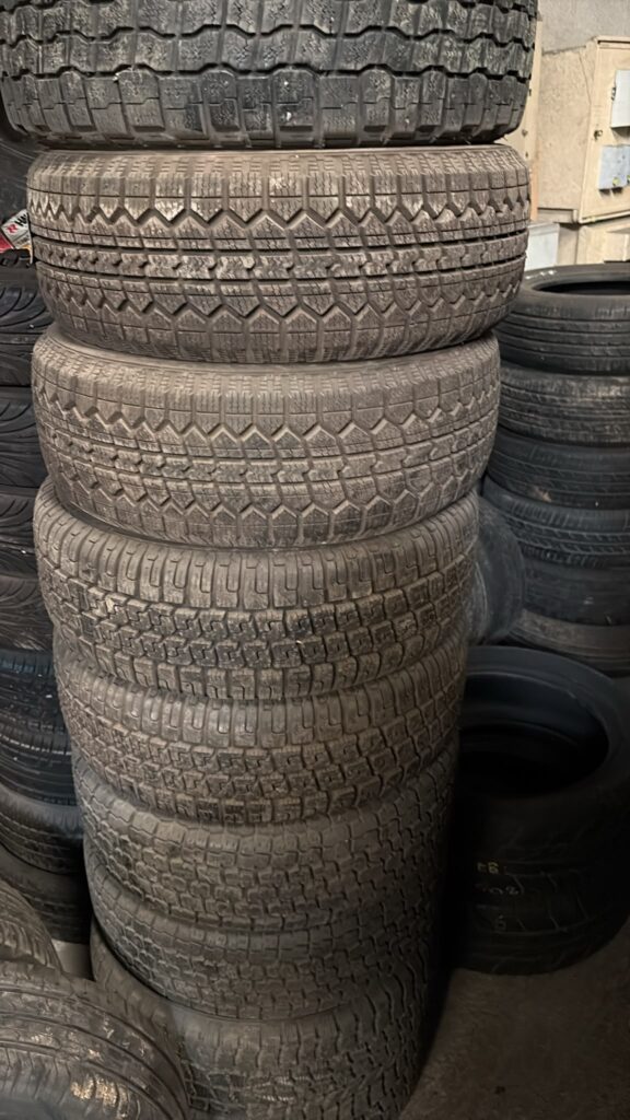 Lot de 10 pneus 195/6014